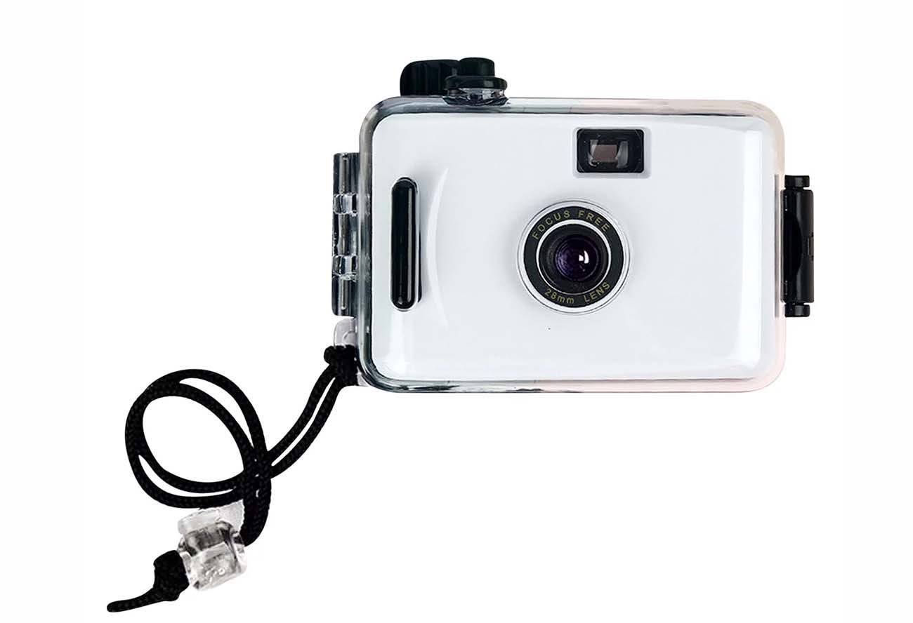 Rediscovering Photography’s Simplicity – Exploring the Charm of Disposable Cameras